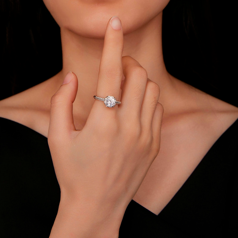 Anel Amor Solitário Cravejado com Moissanite