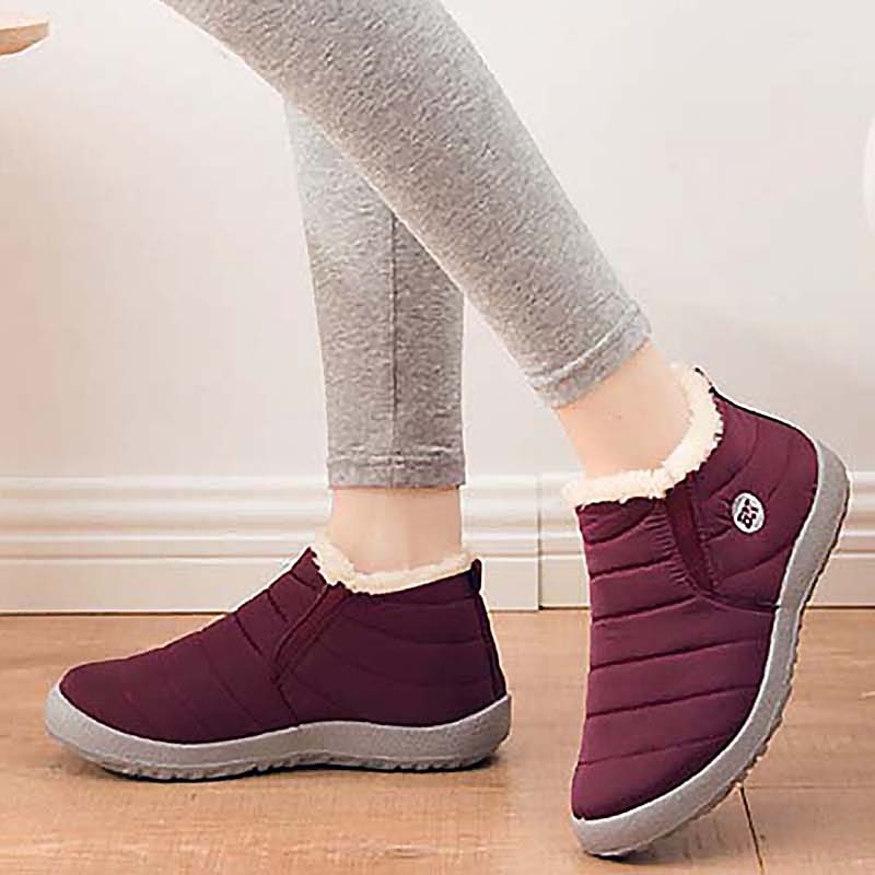 Bota Feminina Impermeável Cano Curto com Pelúcia