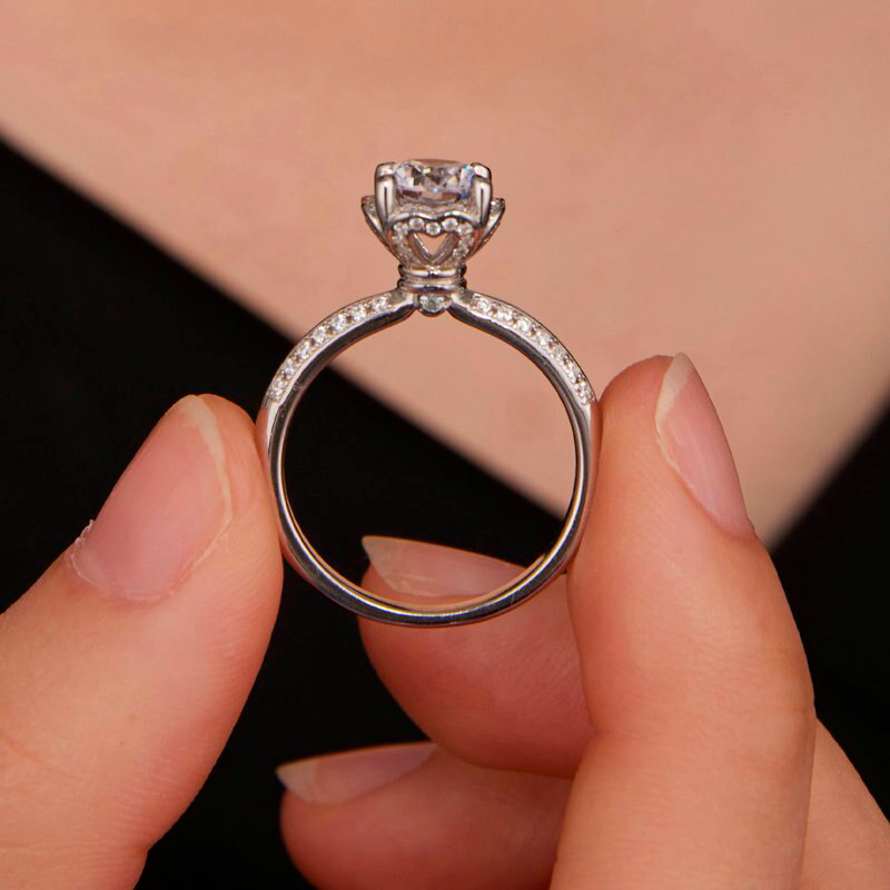 Anel Amor Solitário Cravejado com Moissanite