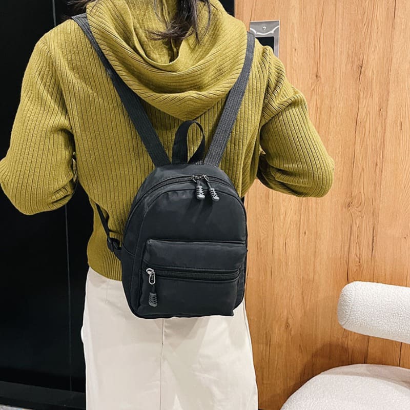Mochila Female - Espaçosa na Lateral - Cores Sólidas