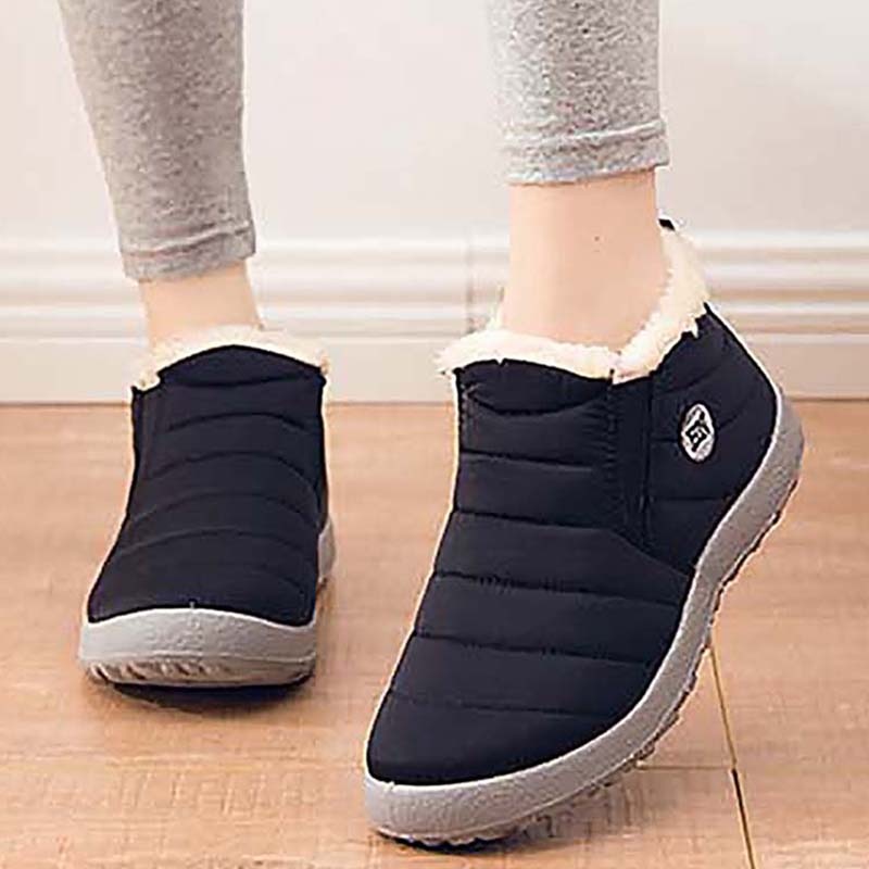 Bota Feminina Impermeável Cano Curto com Pelúcia